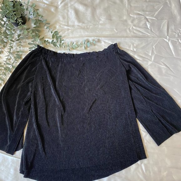 Finn & Grace Black Off Shoulder Rippled Satin Blouse Mid Length Sleeves - Picture 5 of 5